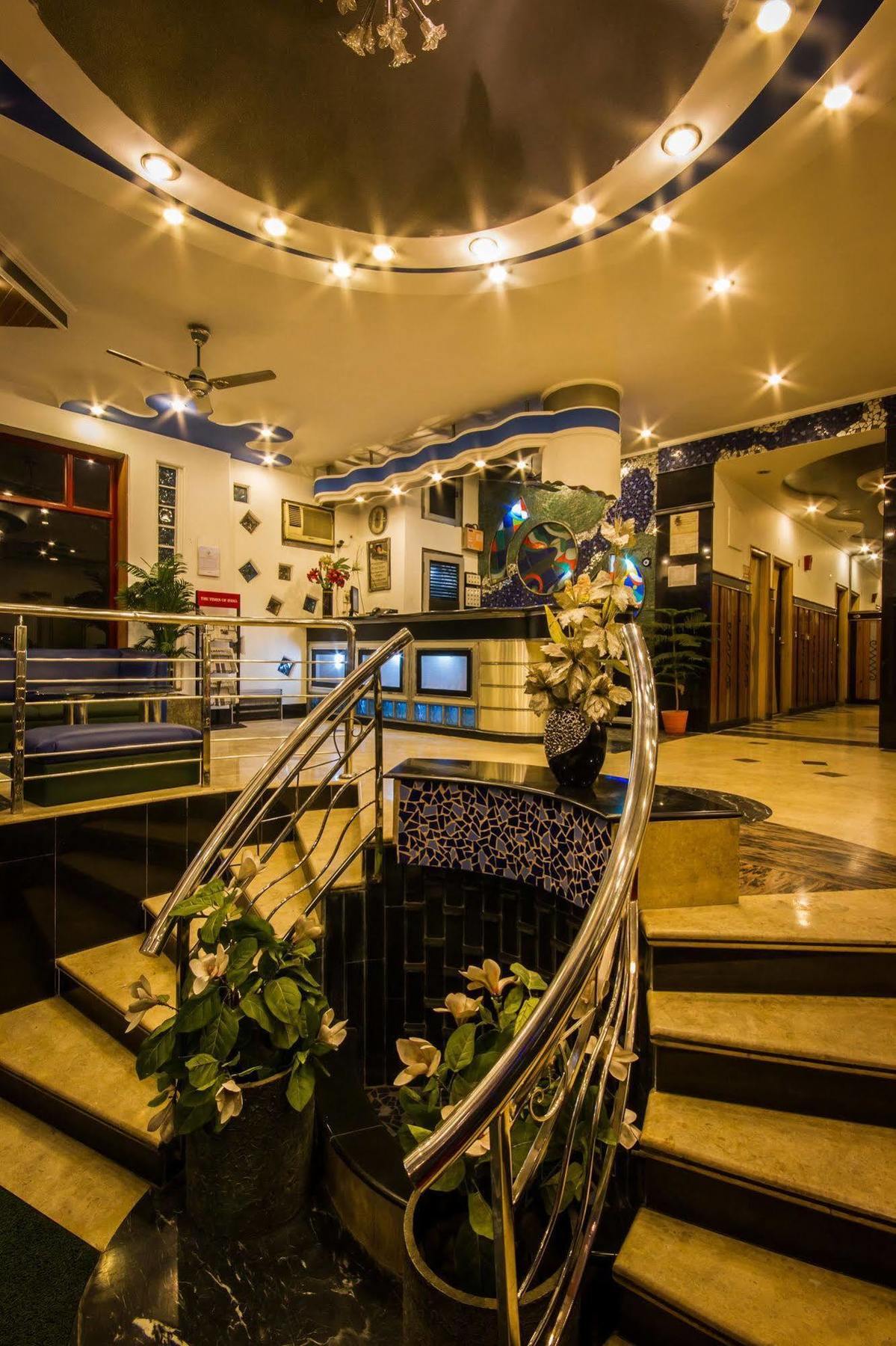 The Suncourt Hotel Yatri Nova Deli Exterior foto